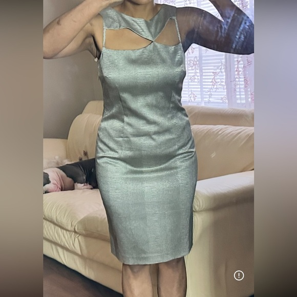 Dress - Picture 7 of 10